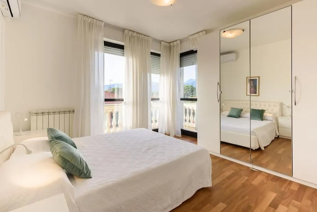 Apartament Royal Sea View Private Parking Marina di Pietrasanta Włochy