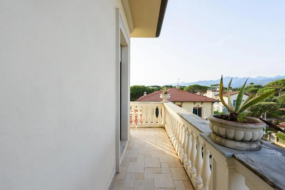 Apartament Royal Sea View Private Parking Marina di Pietrasanta Włochy